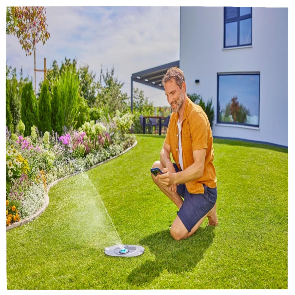 Gardena AquaPrecise Solarbetriebenes Bewässerungssystem für Rasen bis 320 m² – Bluetooth, Konturregner & FlowBalance für gleichmäßige Bewässerung