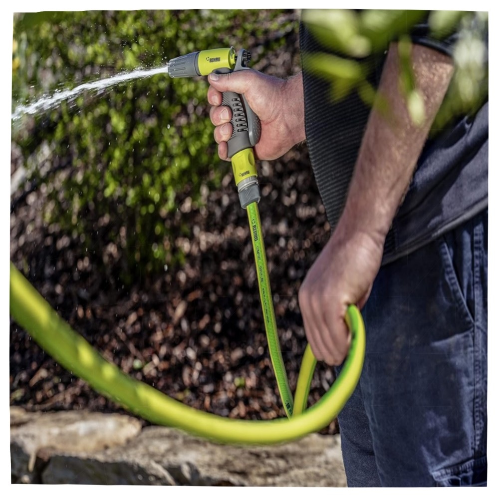 REHAU Gartenspritze Premium – robuste Metall-/Messing-Brause, verstellbarer Strahl & Feststellfunktion für Profi- und Hobbygärten
