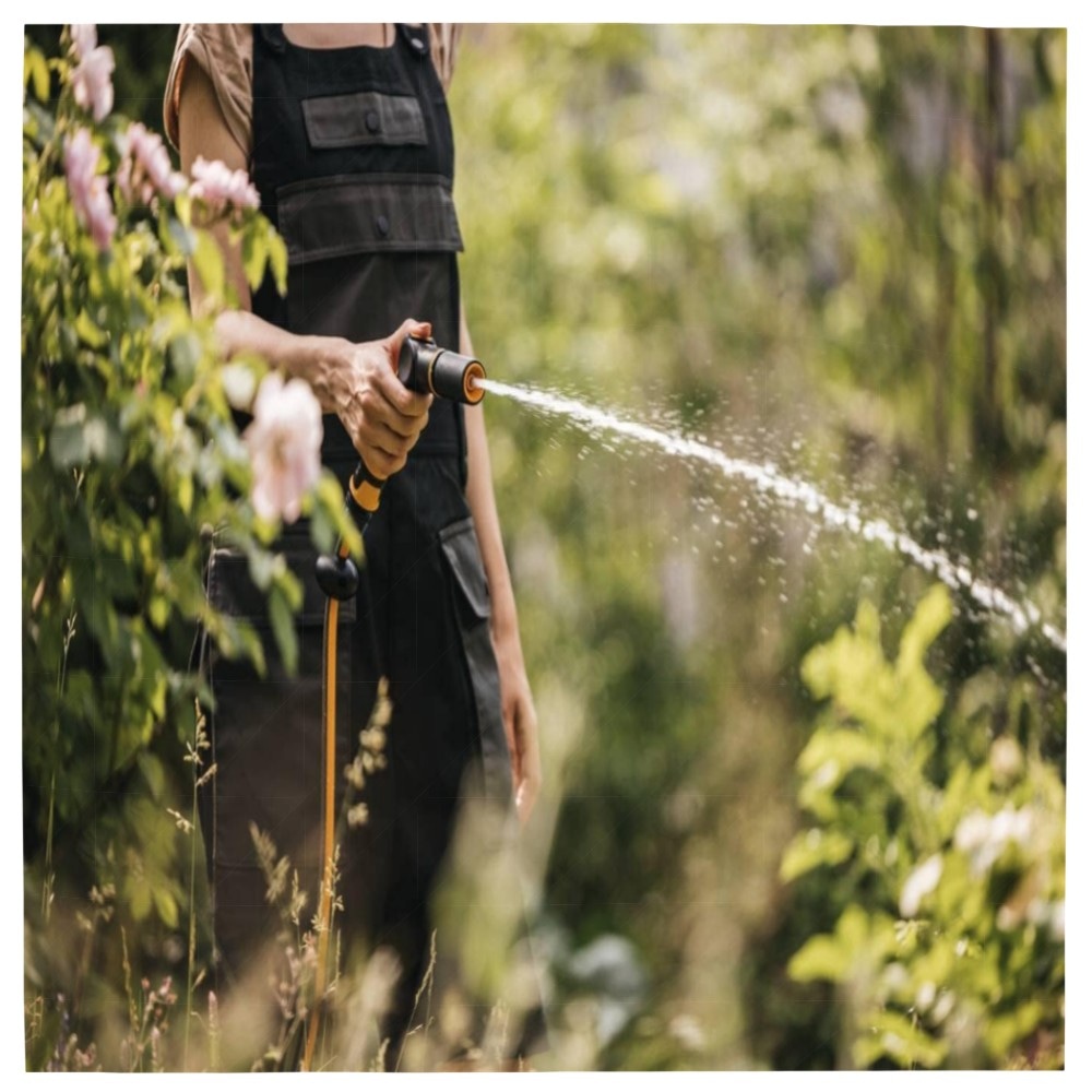 Fiskars 2‑teiliges Bewässerungsset – Sprühpistole 2‑Funktionen STOP‑Schlauchanschluss Ø13–15 mm, SoftGrip, frostbeständig