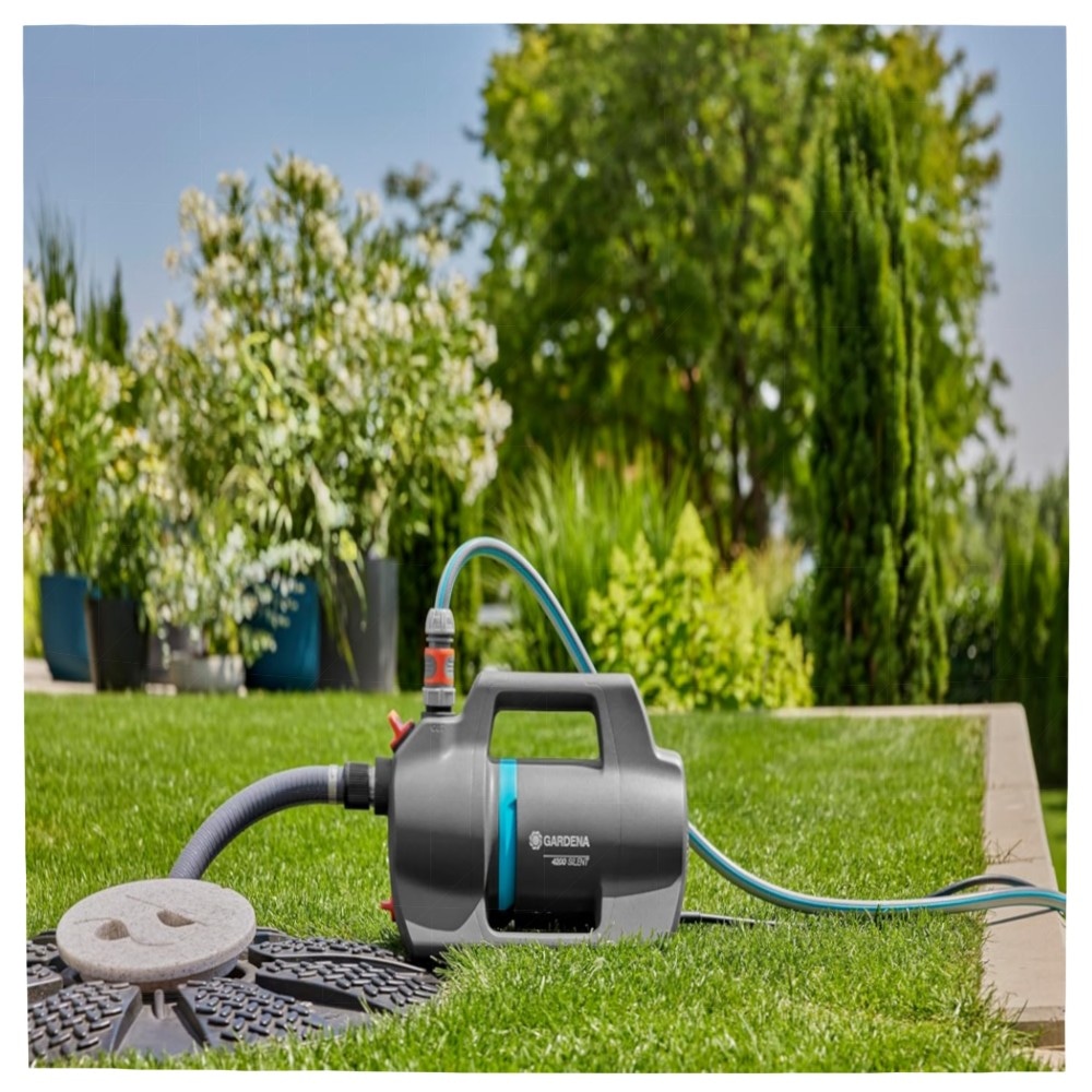Gardena Gartenpumpe 4200 Silent Set – leise Bewässerungspumpe 4200 l/h, 600 W, inkl. 20 m Schlauch & Sauggarnitur, wetterfest & energiesparend