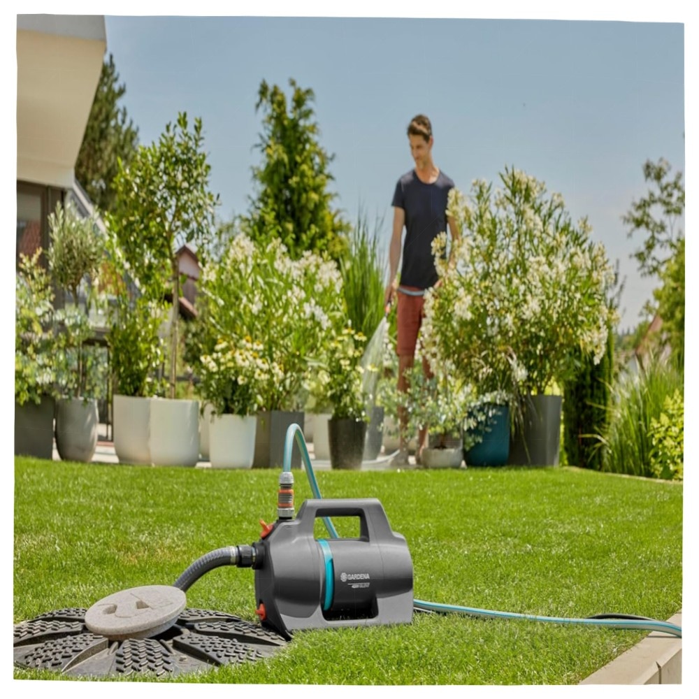 Gardena Gartenpumpe 4200 Silent Set – leise Bewässerungspumpe 4200 l/h, 600 W, inkl. 20 m Schlauch & Sauggarnitur, wetterfest & energiesparend