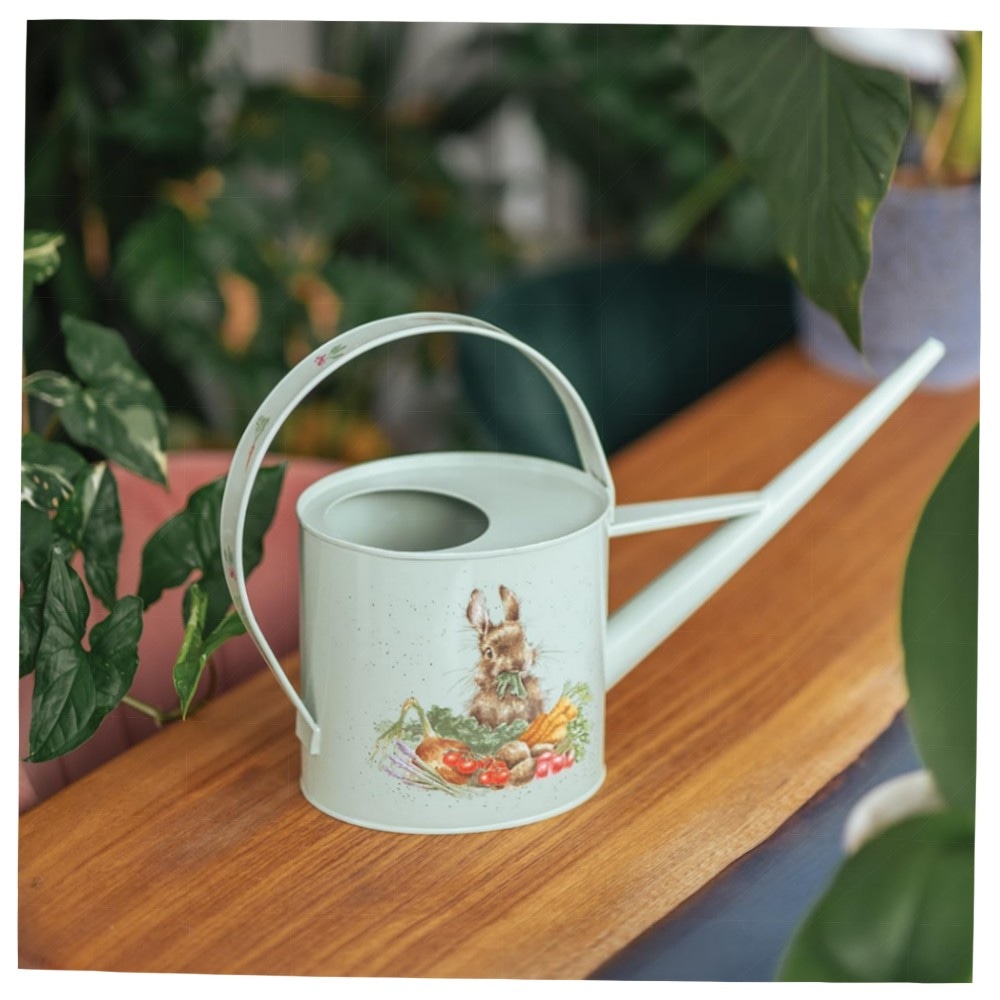 Wrendale by Hannah Dale Gießkanne 'Sleeping on The Job' – 2L Kohlenstoffstahl, lange Tülle, Country‑Design (Border Collie & Hase)