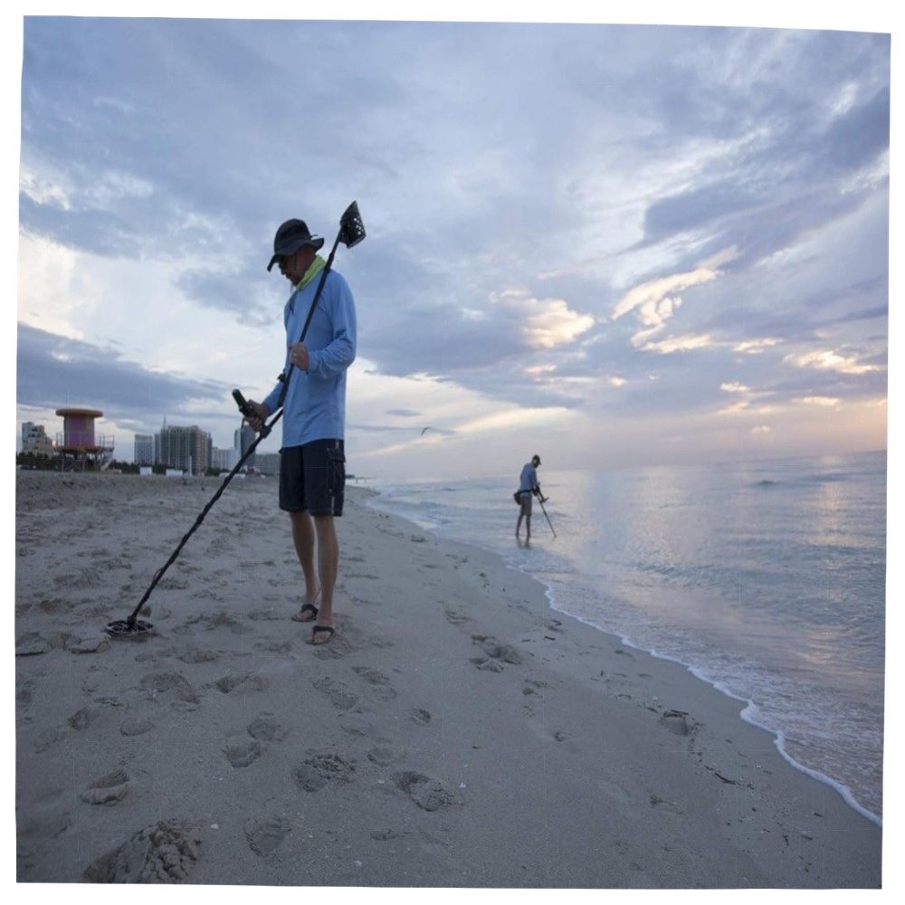 Minelab Equinox 600 Metalldetektor – Multi-IQ Multifrequenz, vollständig wasserdicht bis 3 m, Profi-Suche für Strand, Feld & Park